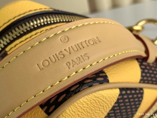 First bag ru Chess LOUIS VUITTON Messenger-24*24*8CM 0813